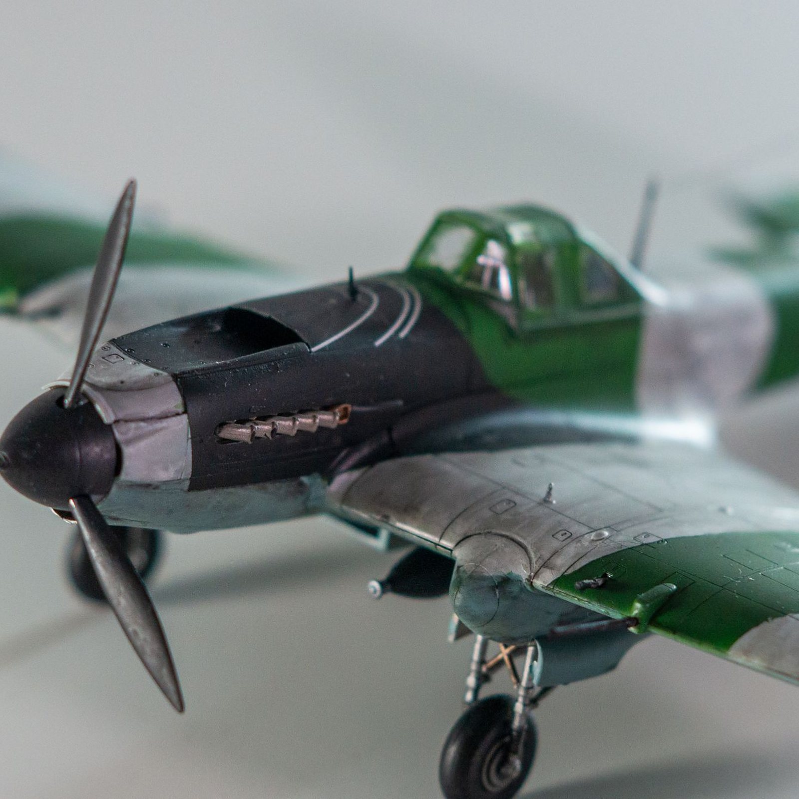 Maquette d'avion assemblée, détail de l'hélice